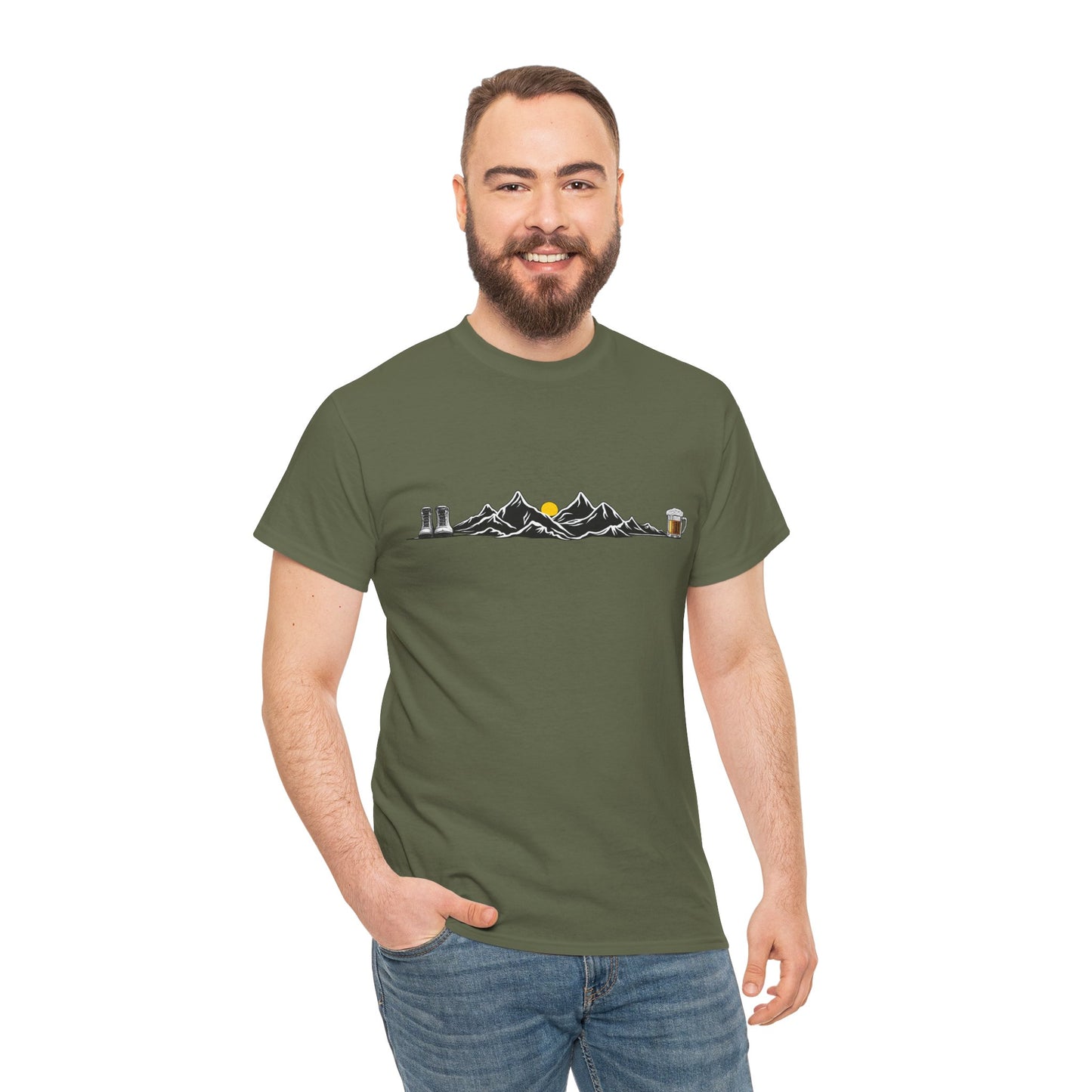 Maglietta Montagna e Birra Unisex - T-shirt Escursionismo Divertente con Scarponi e Boccale - Idea Regalo Trekking, Hiking, Amanti Natura