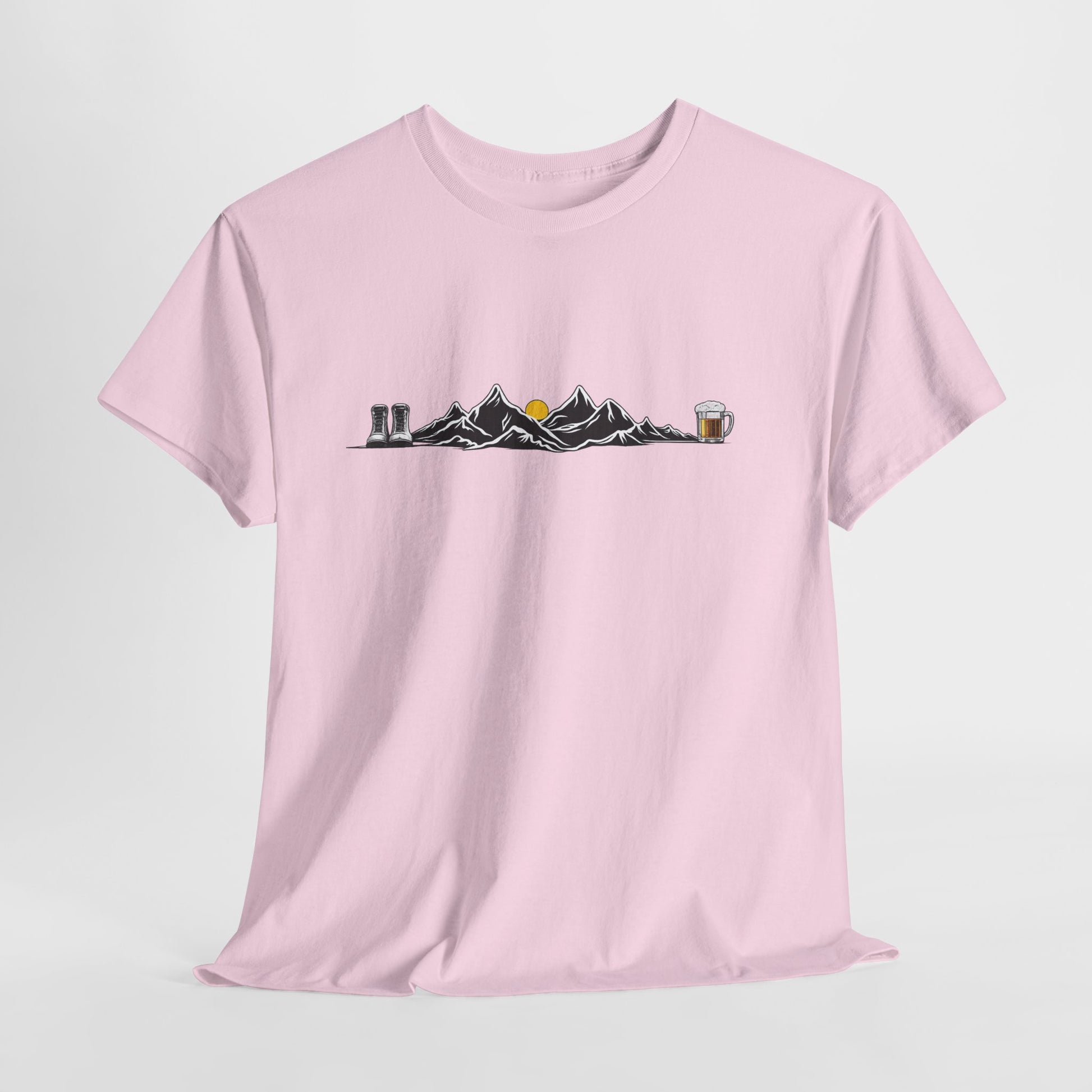 Maglietta Montagna e Birra Unisex - T-shirt Escursionismo Divertente con Scarponi e Boccale - Idea Regalo Trekking, Hiking, Amanti Natura